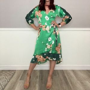 BEAUTIFUL Green floral wrap dress.